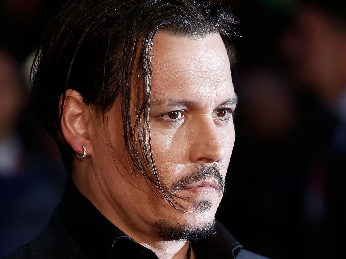 Johnny Depp Producing Wild Michael Jackson Musical 'As Told by His Glove' –  Socialite Life