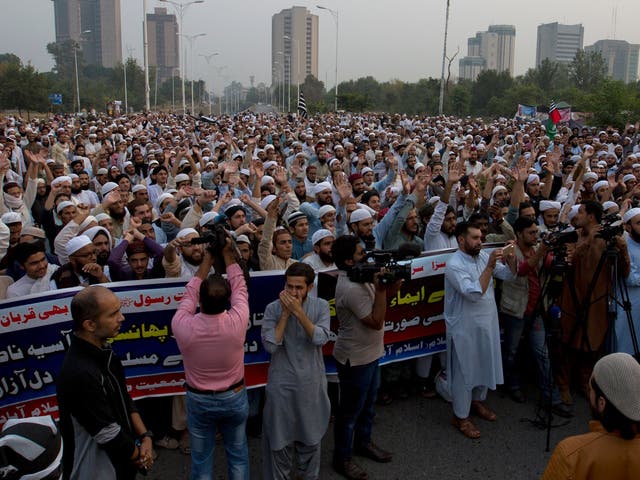 Pakistan protesters and religious students listen to their leaders during a rally to condemn a Supreme Court decision that ordered the release of Asia Bibi