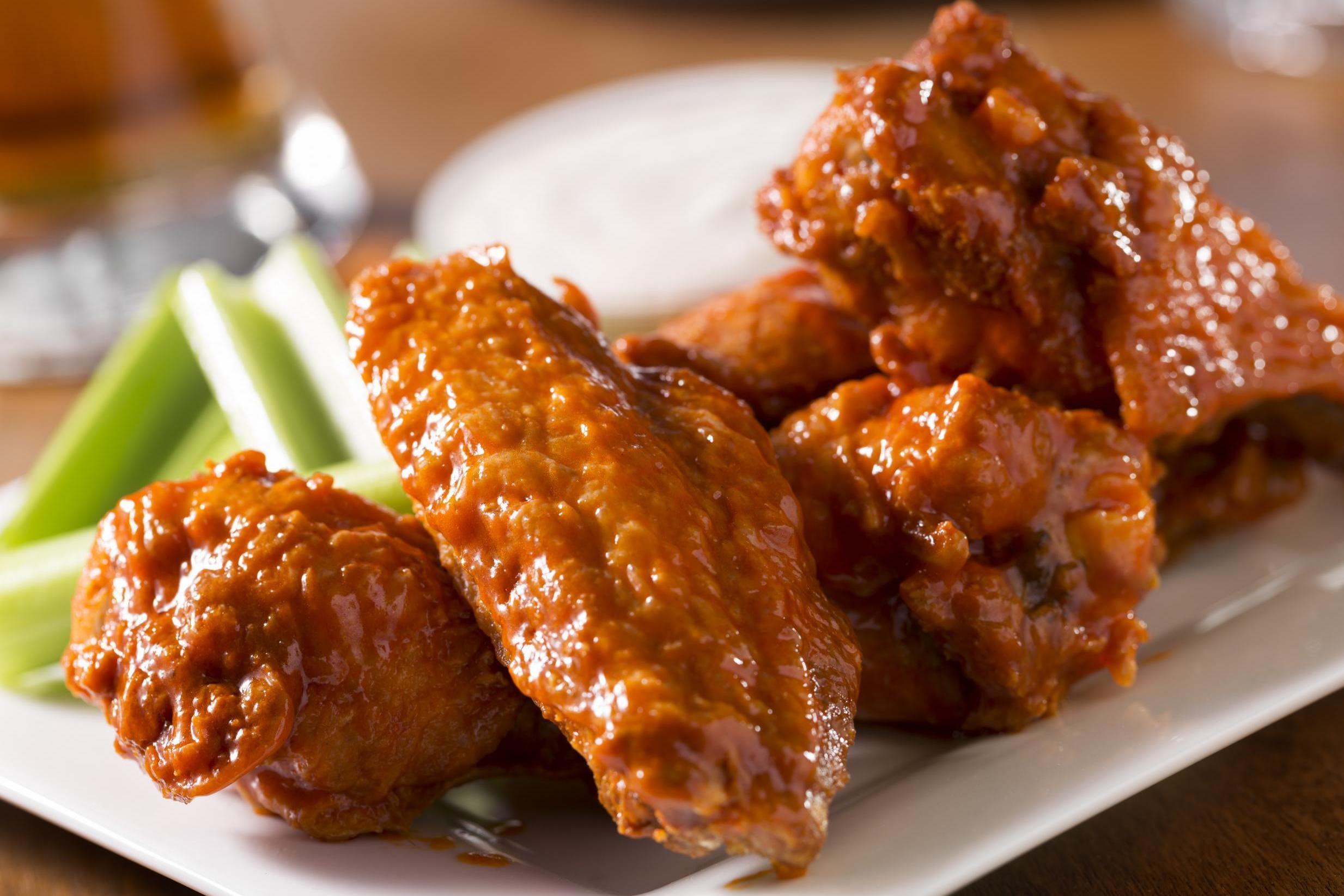 People are trying to figure out this restaurant's wing pricing system (Stock)