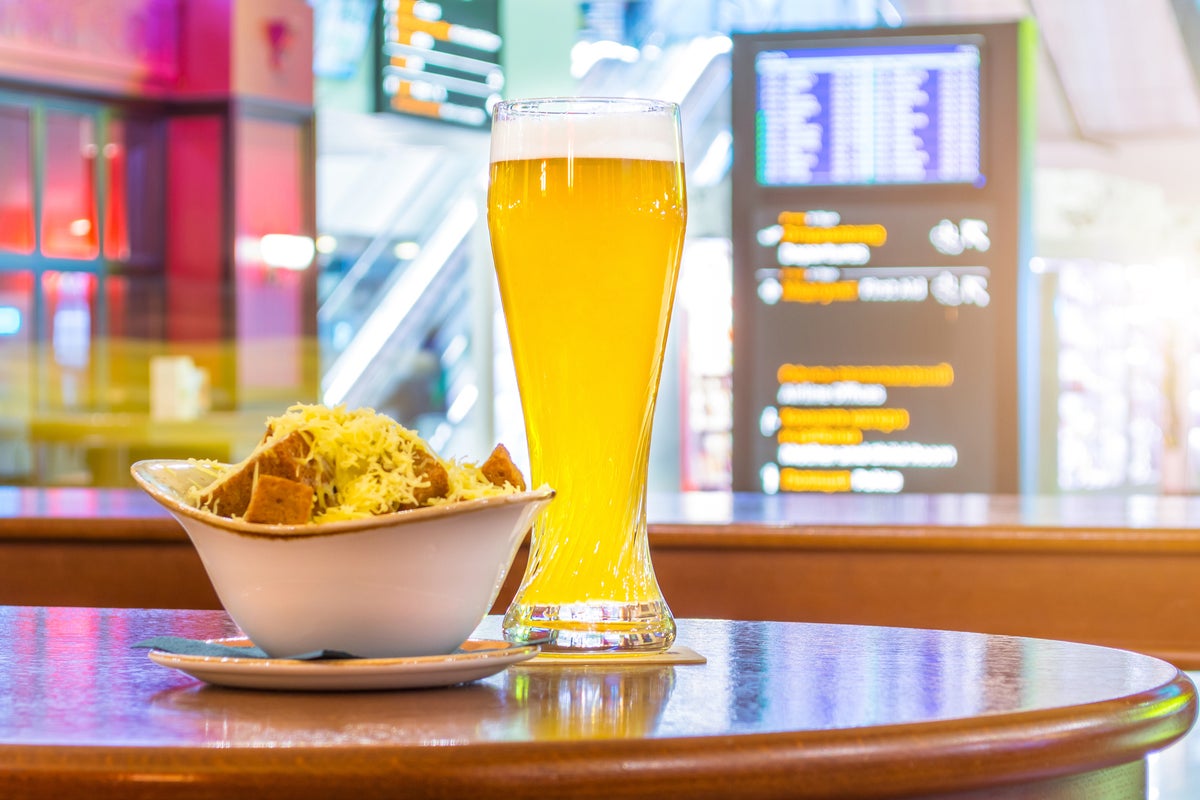 ‘Who needs to be drinking beer at that time?’: Ryanair boss calls for pre-flight pint ban