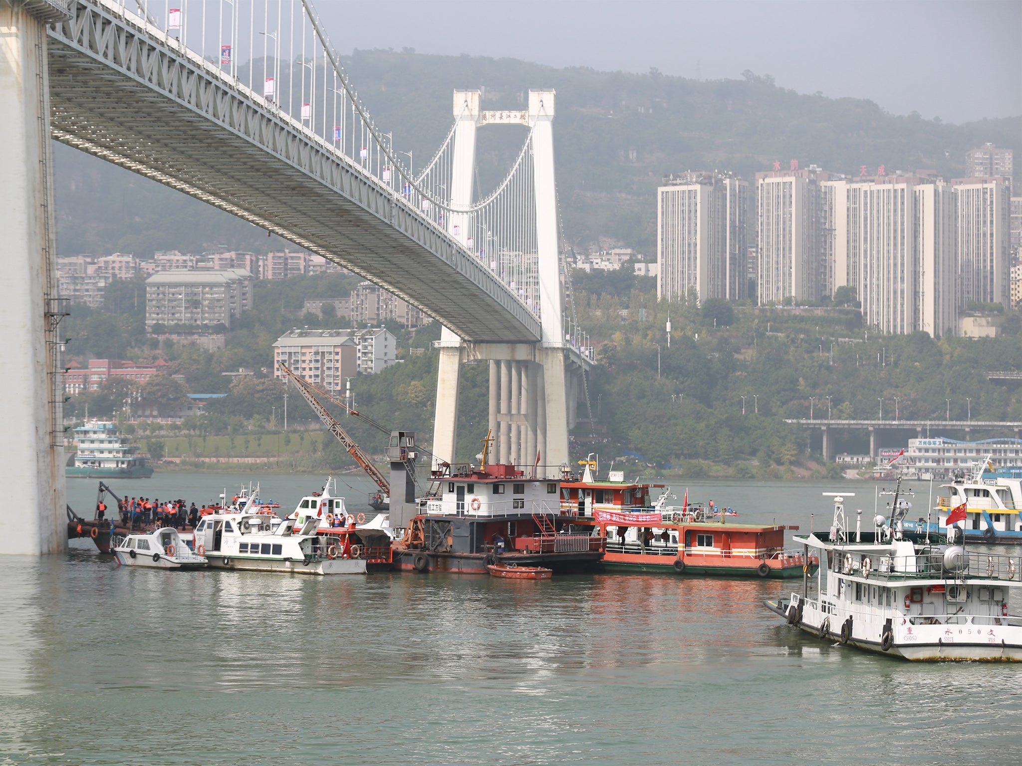 The rescue operation under the bridge on the Yangtze river