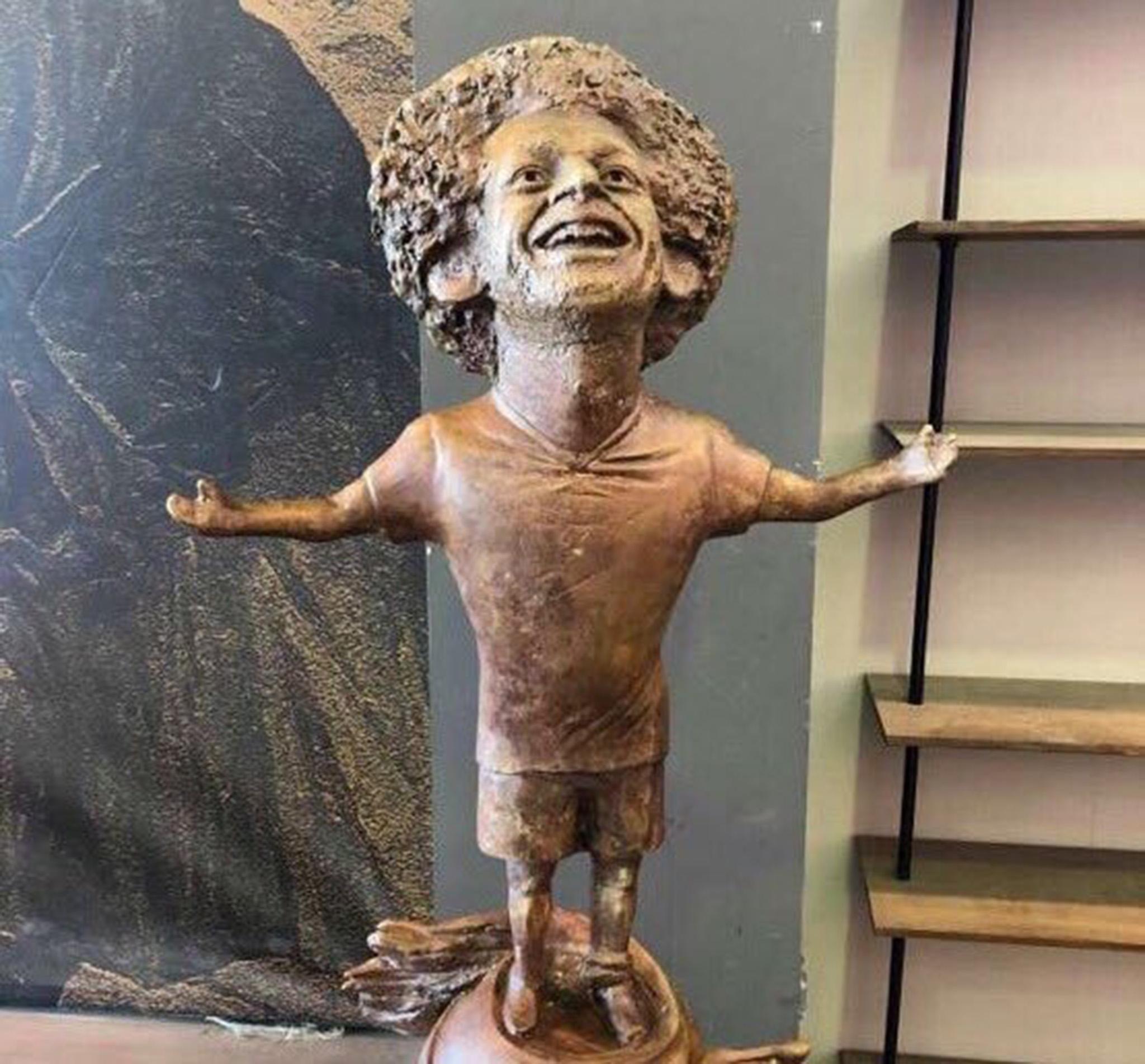 David Beckham statue that 'looks like Gordon Ramsay' prompts ridicule