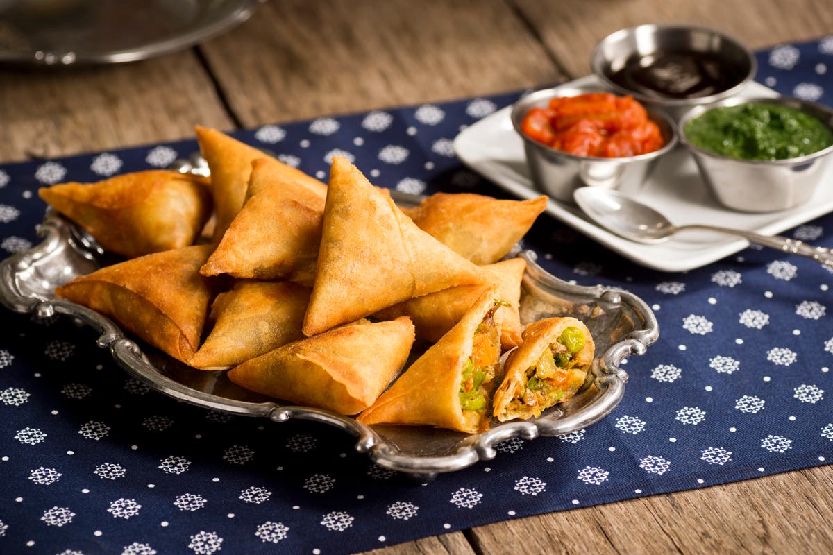 Fury at NHS hospital&rsquo;s sign banning samosas in library