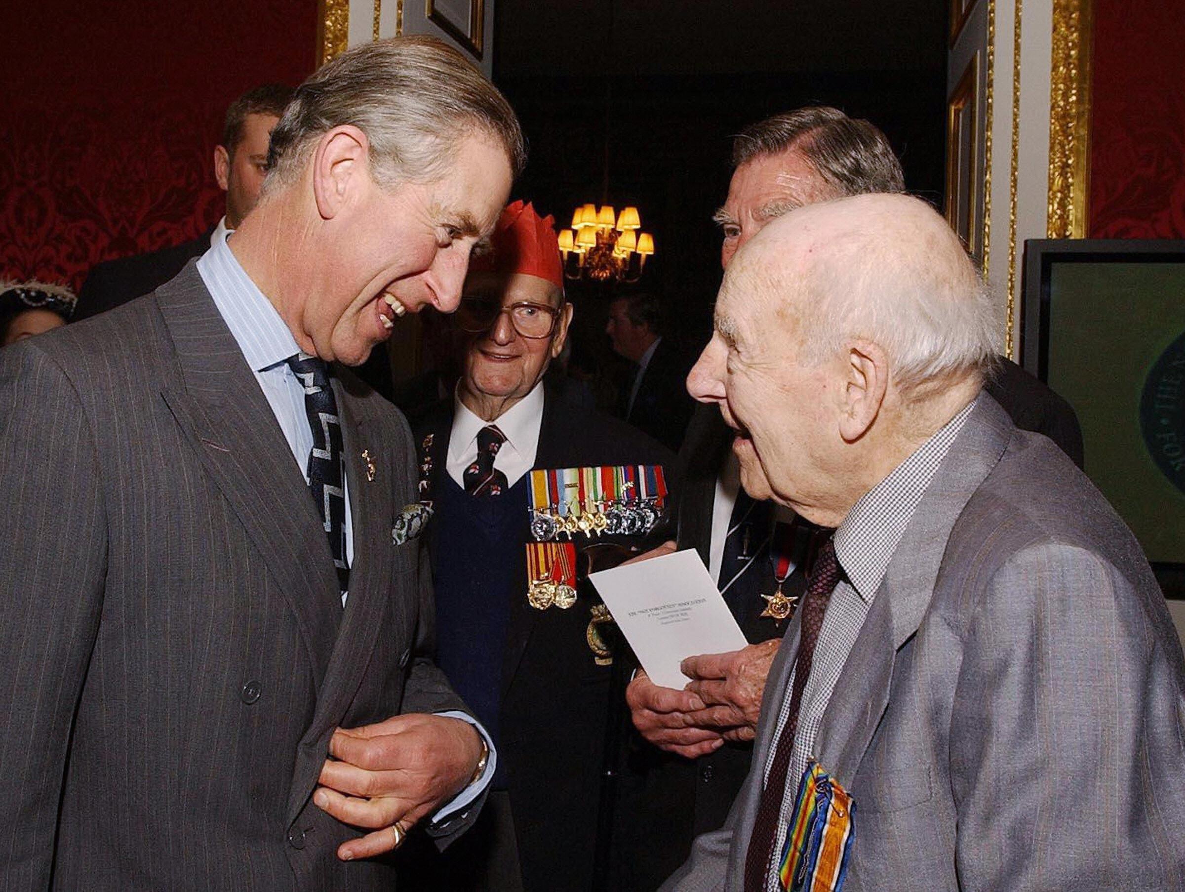 Henry Allingham met the Prince of Wales in 2004 (Getty)
