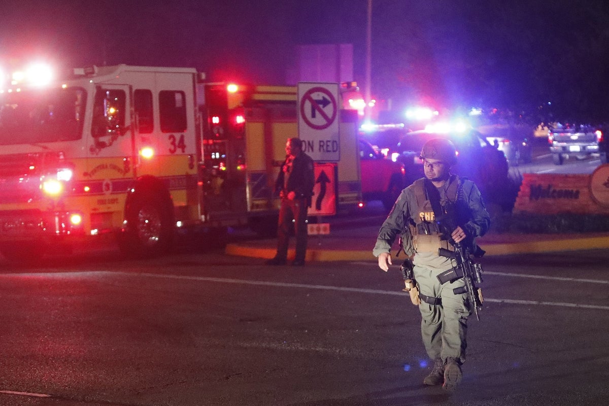 Thousand Oaks shooting: At least 12 killed after gunman opens fire in ...