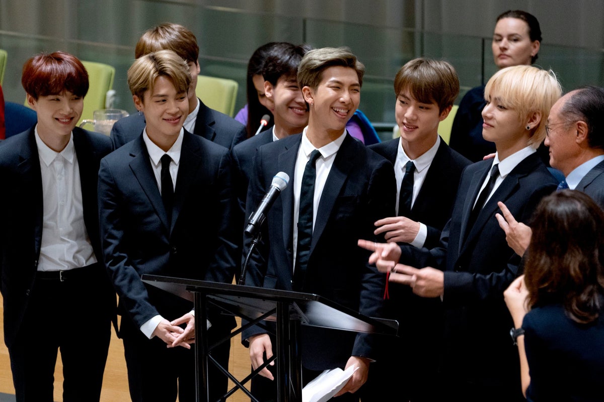 Bts K Pop Band Should Apologise To The People Of Japan And The Victims Of Nazism Says Rabbi The Independent The Independent