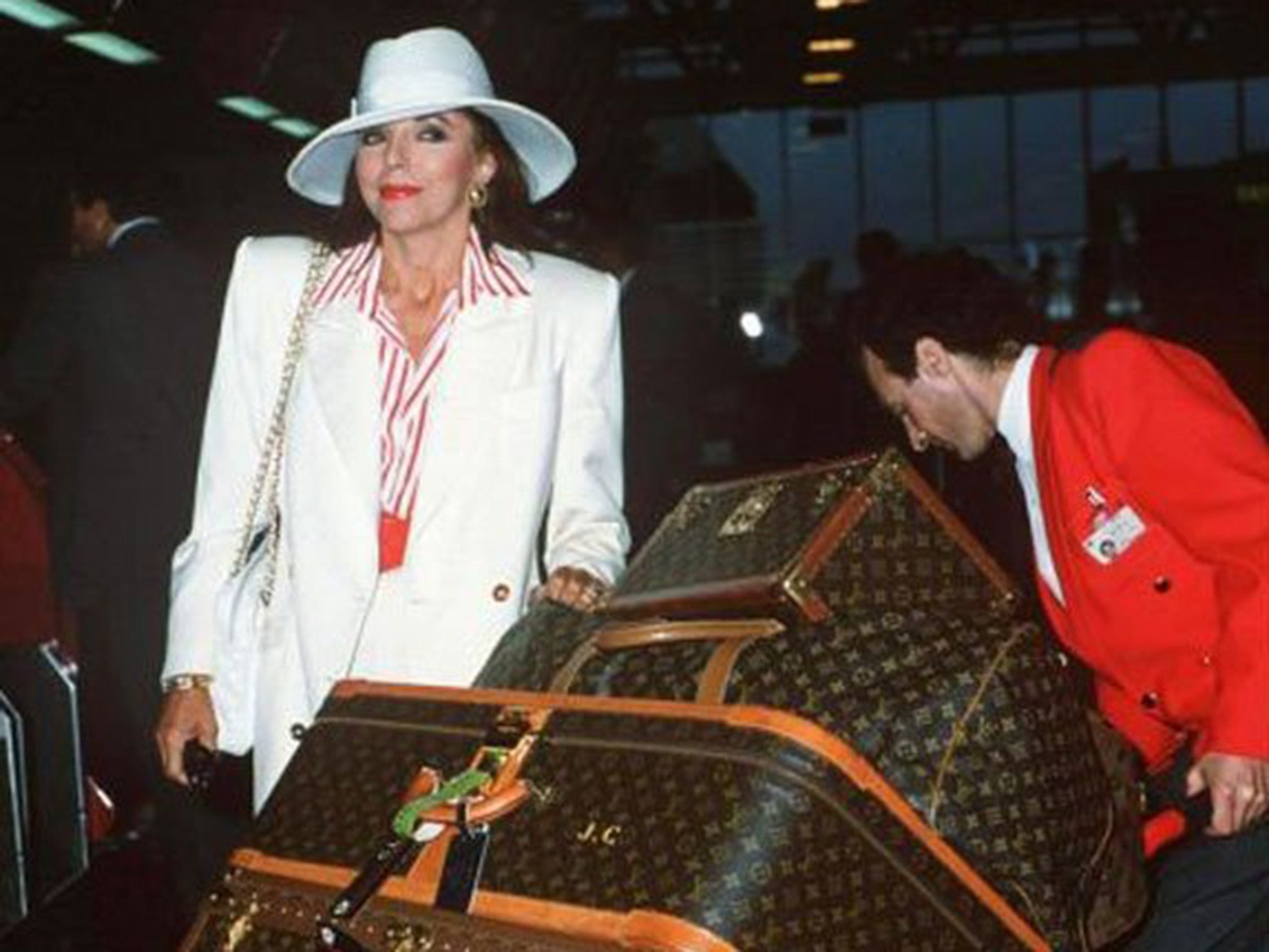 Luggage thieves are why you never see Joan Collins on the Barcelona Aerobus