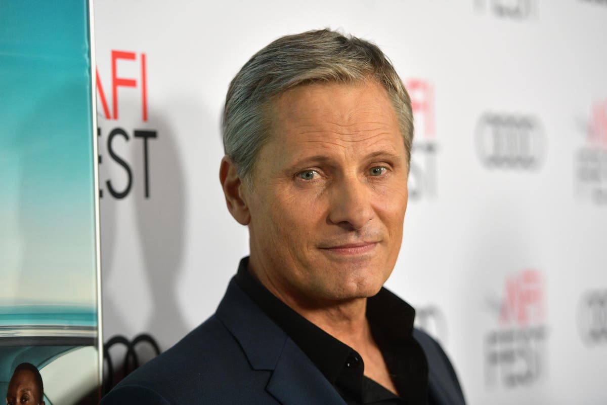 Viggo Mortensen reveals how his son shut down X-Men director Bryan Singer in meeting