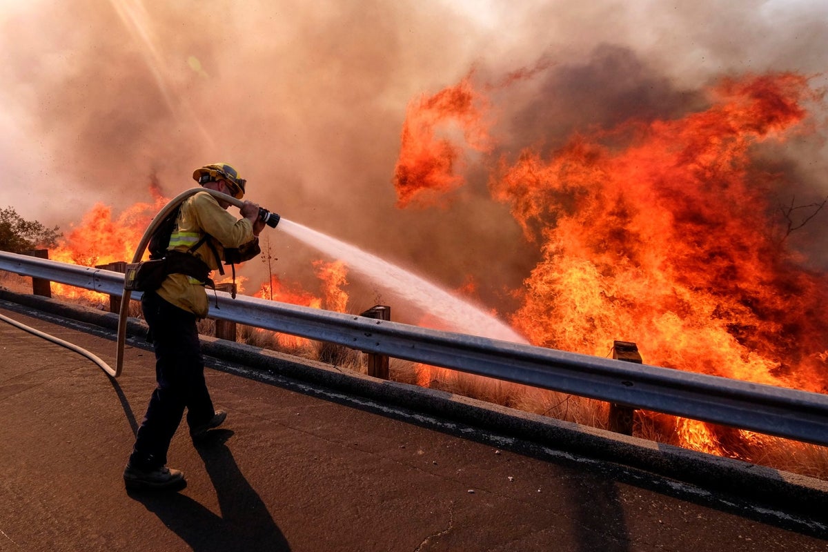 California wildfires: Firefighters work to contain new fires as search ...