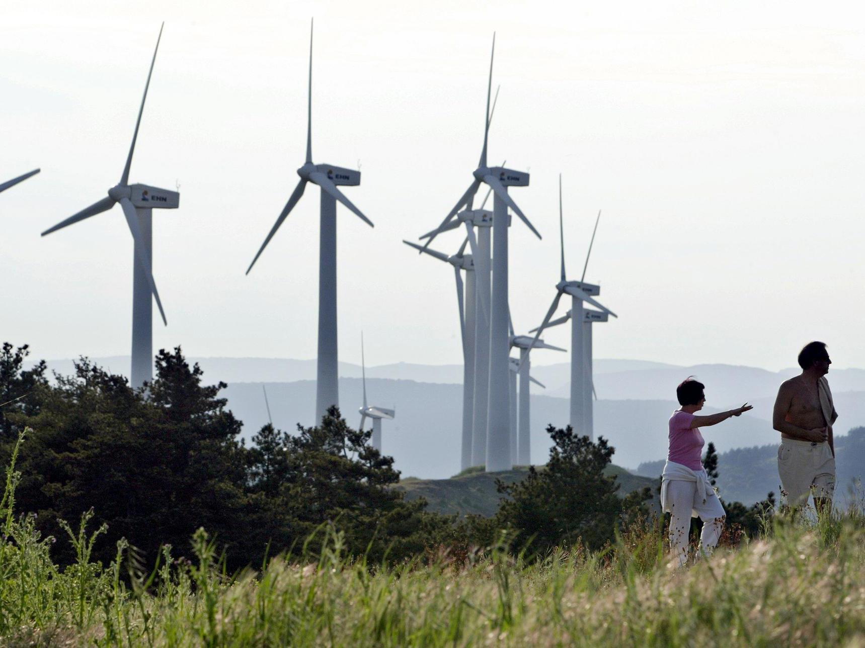 Spain intends to massively invest in wind and solar over the next decade