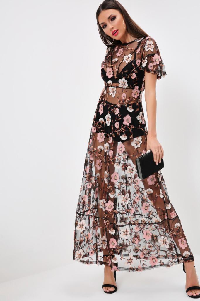 £30.50, <a href="https://www.isawitfirst.com/collections/maxi-dresses/products/maxi-embroidered-floral-dress-black-jl3584" target="_blank" class="body-gallery" data-vars-item-name="GL-8633031-https://www.isawitfirst.com/collections/maxi-dresses/products/maxi-embroidered-floral-dress-black-jl3584" data-vars-event-id="c6">I Saw it First</a>
