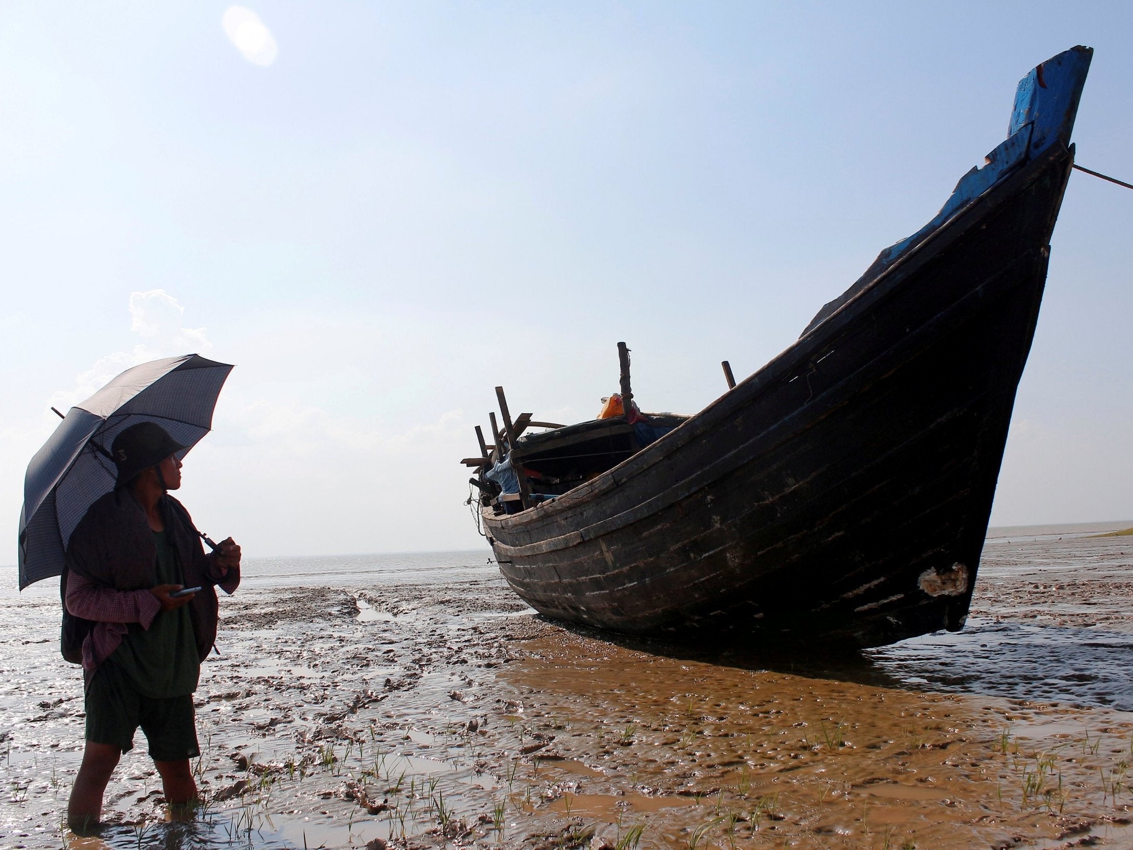 A stranded boat used by Rohingya Muslims at Thande village beach outside Yangon (Reuters/Myat Thu Kyaw)