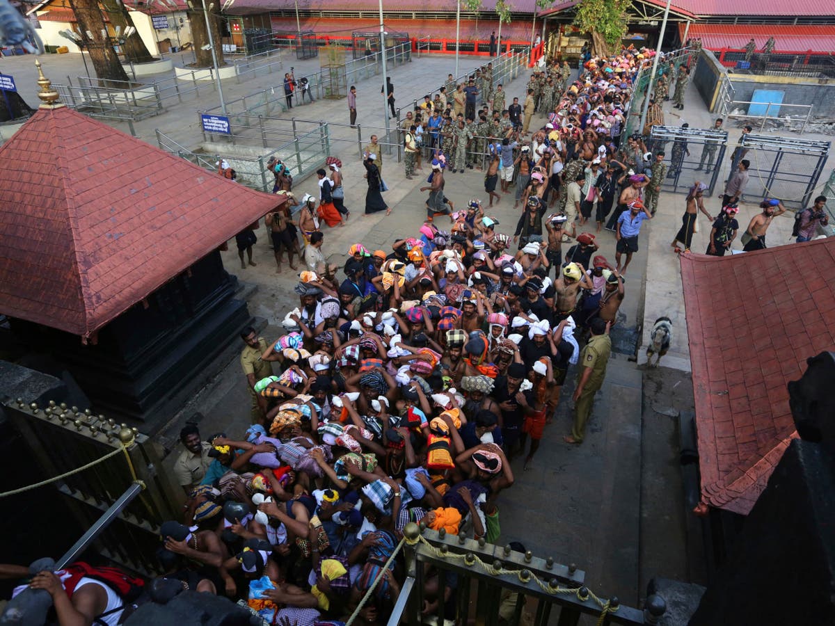 Sabarimala: Protesters fire pepper spray at women trying to enter Indian  temple | The Independent | The Independent