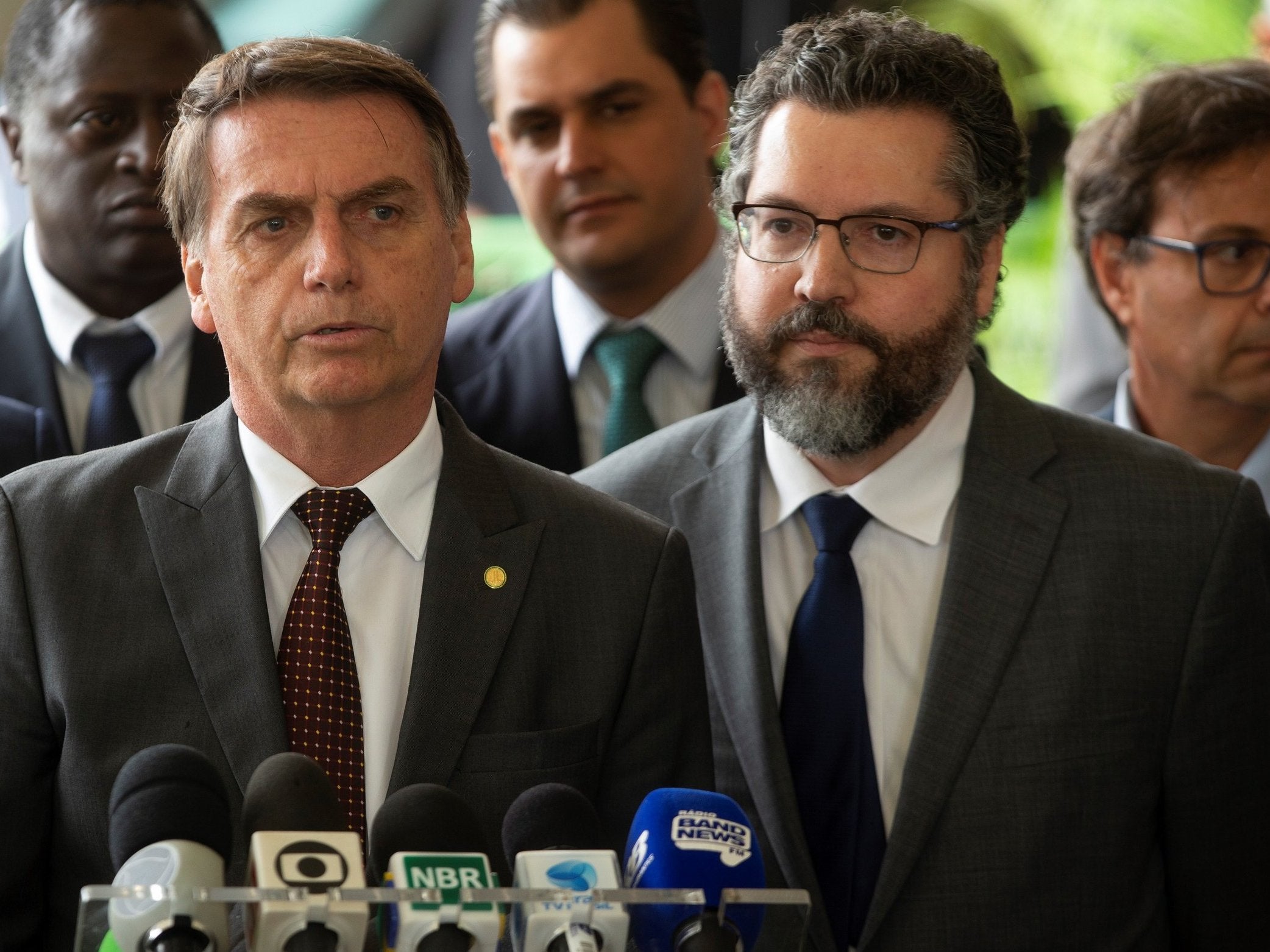 Ernesto Araújo (right) with Brazil's president-elect Jair Bolsonaro