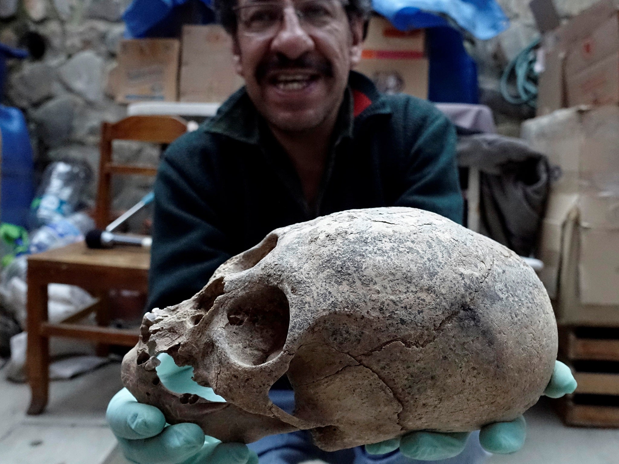 Самый древний череп человека. Огромный человеческий череп.