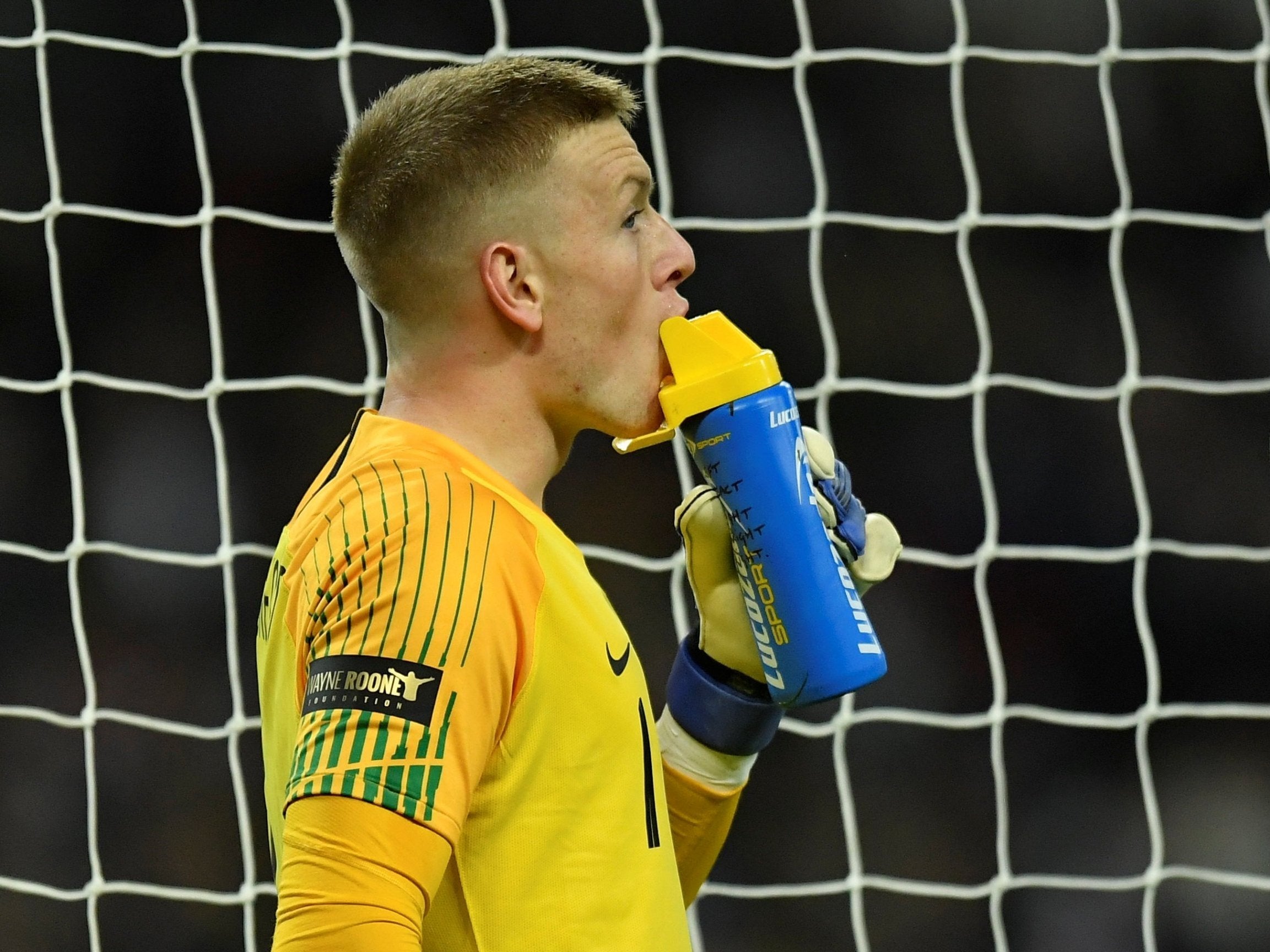 Jordan Pickford lists details of the US's penalty takers on his water bottle