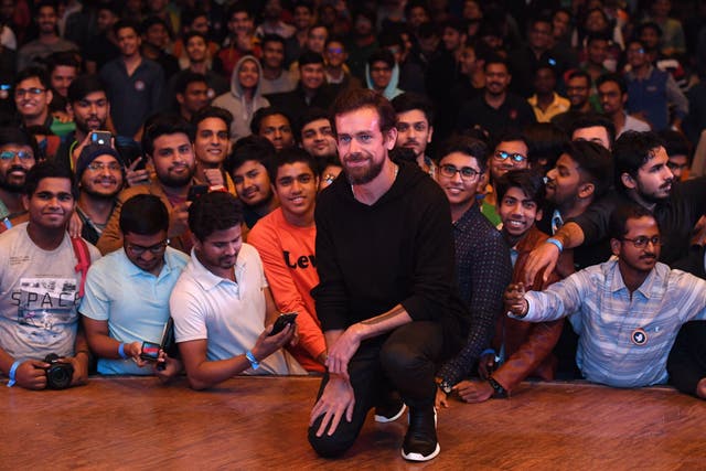 Twitter CEO and co-founder Jack Dorsey (C) poses with students after an interaction session at the Indian Institute of Technology (IIT) in New Delhi on 12 November 2018 (Prakash SINGH / AFP /