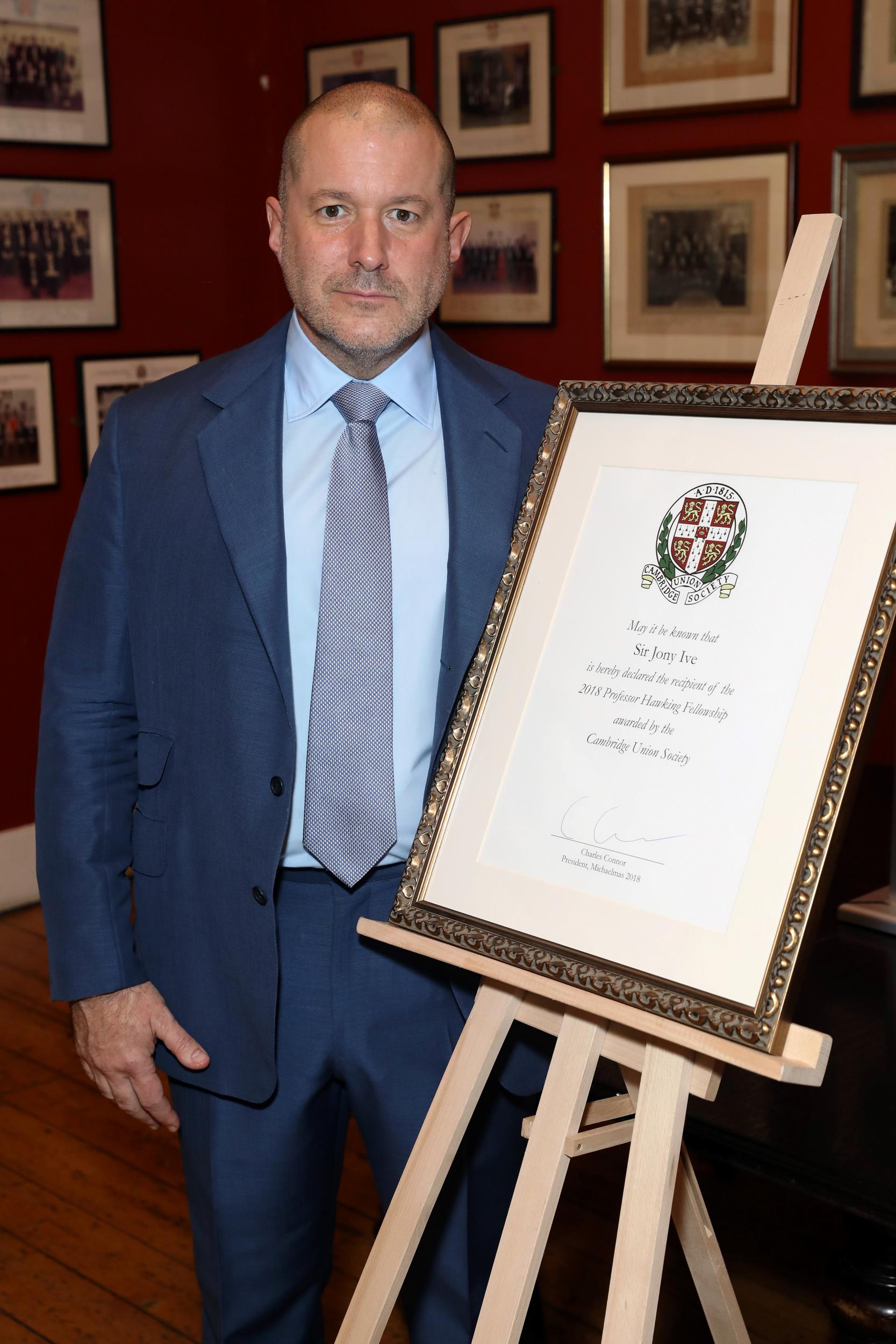 Jony Ive was awarded the 2018 Professor Hawking Fellowship