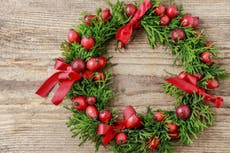 Five easy steps to make your own Christmas wreath