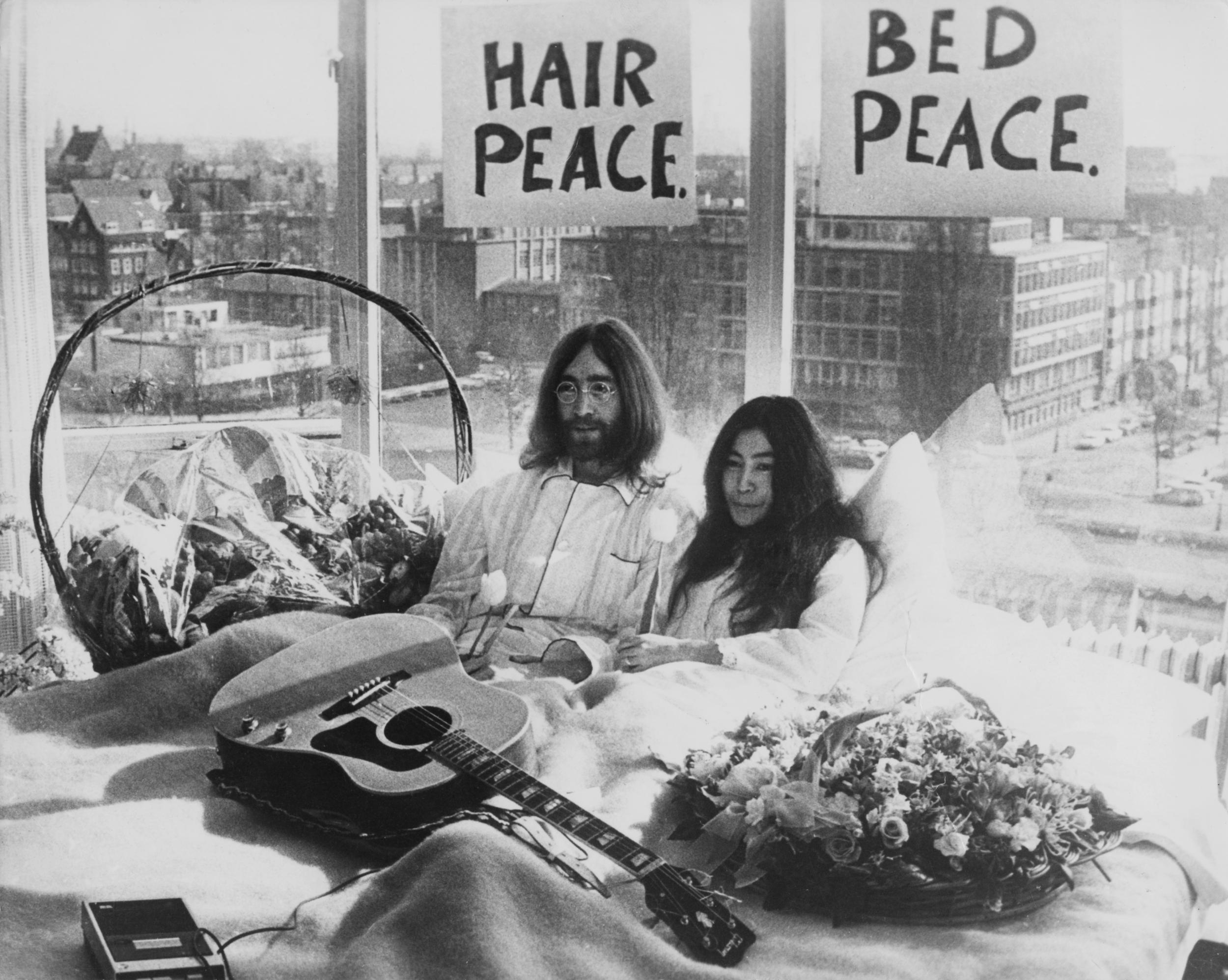 john lennon was nude with wife