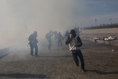 Agents fire tear gas at migrants seeking to breach US-Mexico border