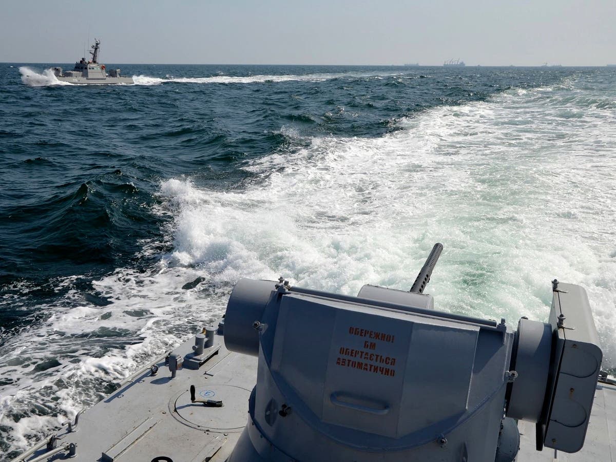 Russia-Ukraine crisis: Kiev declares martial law as world powers condemn the seizure of ships by Putin's forces near Crimea