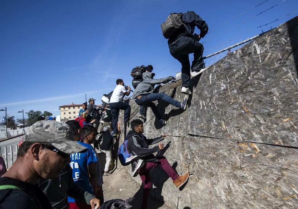 Ð ÐµÐ·ÑÐ»ÑÐ°Ñ Ñ Ð¸Ð·Ð¾Ð±ÑÐ°Ð¶ÐµÐ½Ð¸Ðµ Ð·Ð° US authorities fire tear gas to disperse migrants at border