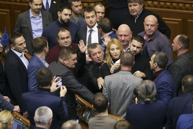 Ukrainian MPs argue between themselves ahead of the vote