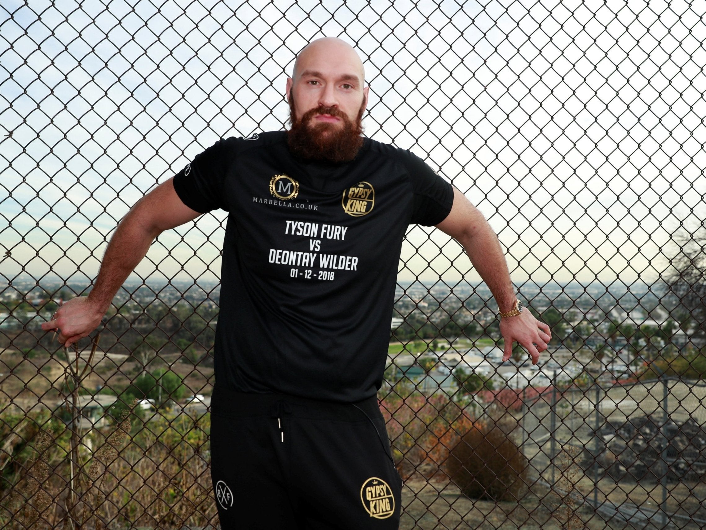 Tyson Fury presents tickets to LA firefighters