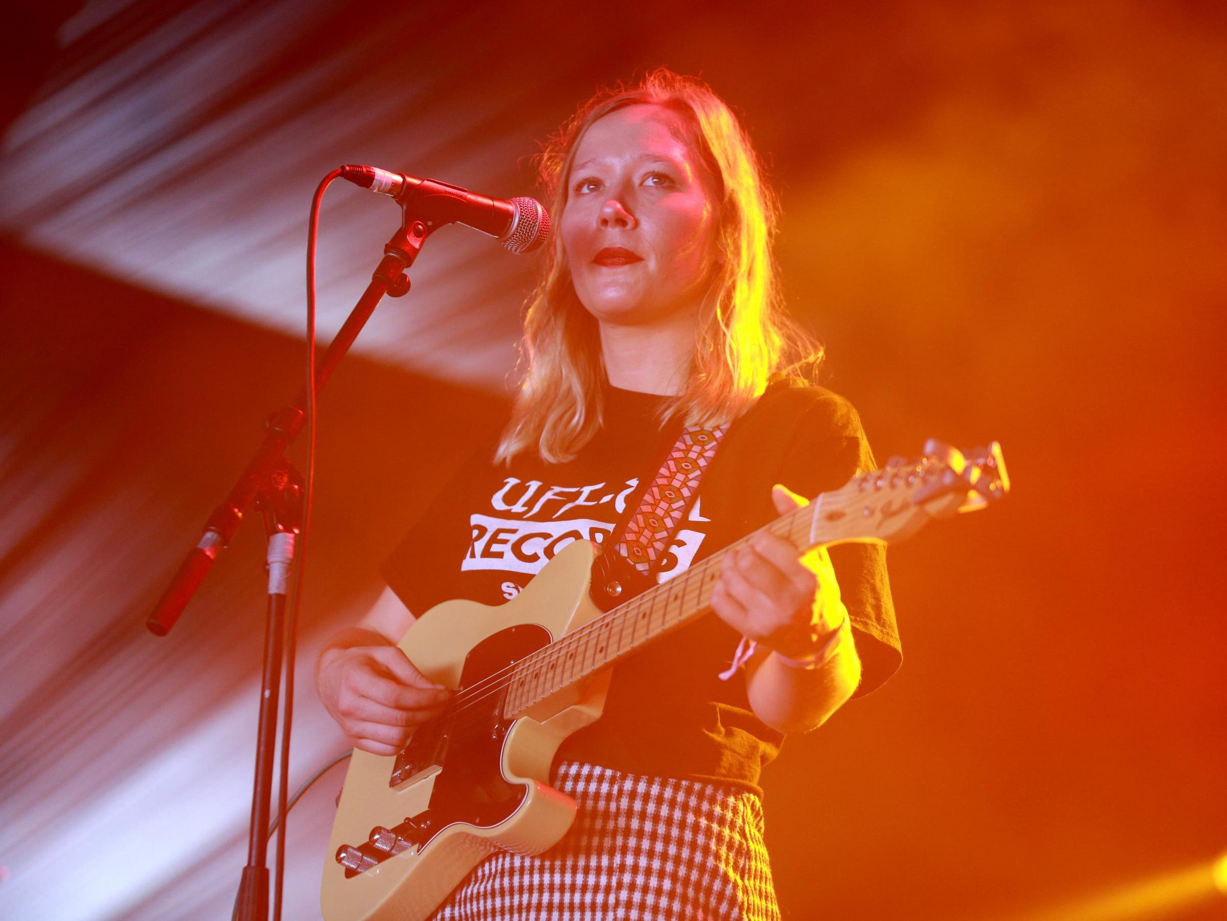 Julia Jacklin – Crushing