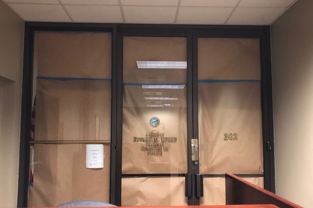 Federal agents have closed off Chicago City Hall offices used by Alderman Ed Burke, a former longtime tax consultant to Donald Trump 29 November 2018.