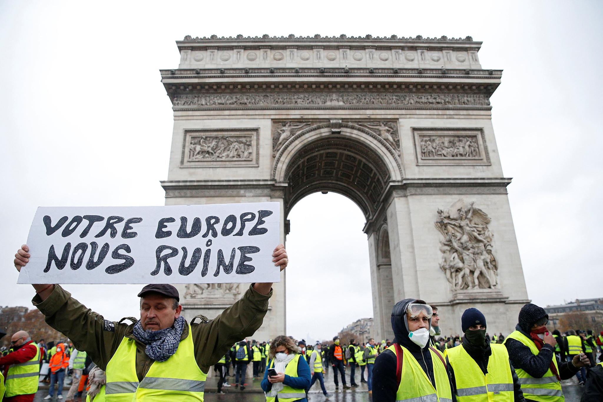 Gilet Jaunes Yellow Vest Protesters Fight Police Ransack