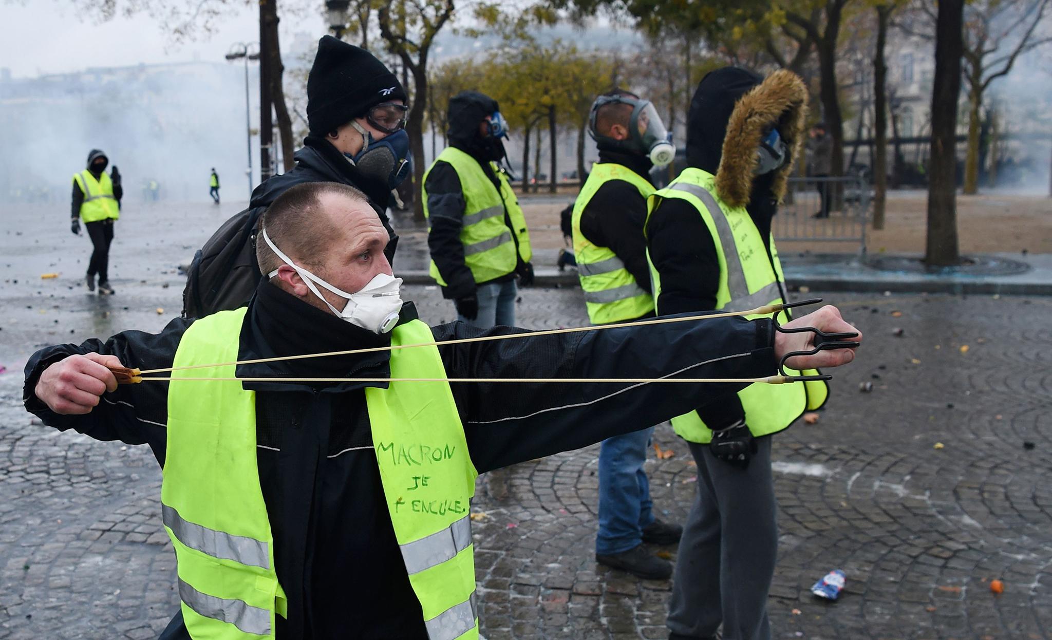 Gilet Jaunes Yellow Vest Protesters Fight Police Ransack