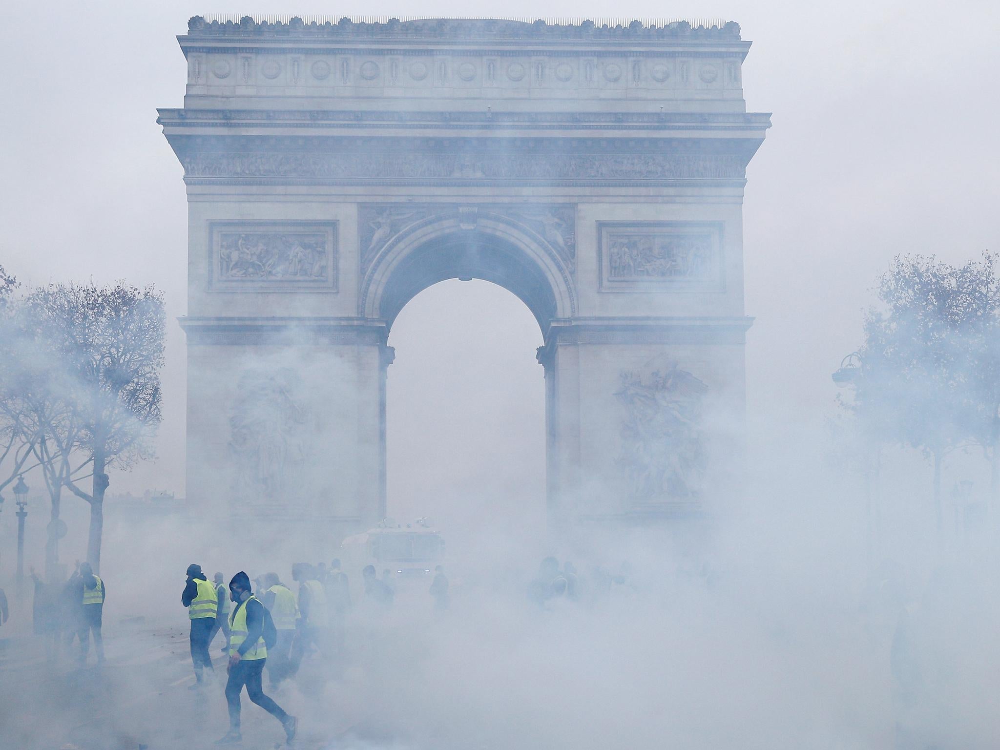 Gilet Jaunes Yellow Vest Protesters Fight Police Ransack