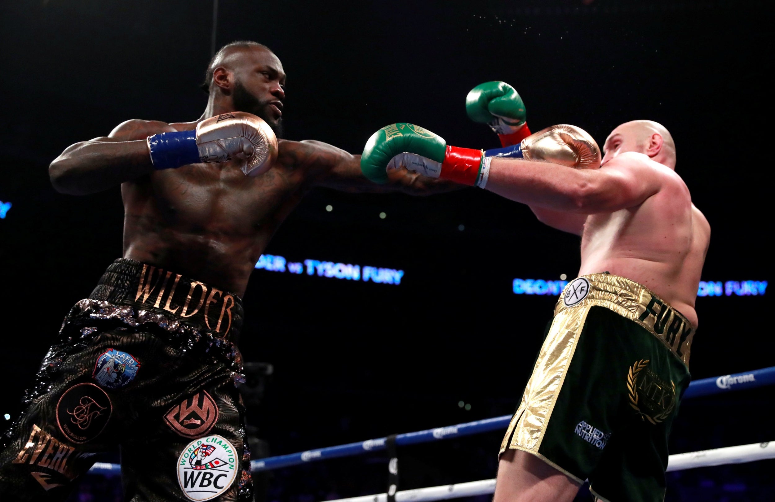 Deontay Wilder giấu chấn thương để so găng với Tyson Fury?