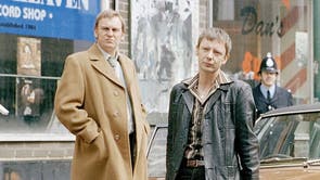 Nostalgia ei ehkä ole sitä, mitä se oli ennen, mutta suurin mysteeri elämä Marsissa on, miksi kesti niin kauan keksiä tämä innoittamana paean pop kulttuuri ja TV poliisi ohjelmia 1970. heittää kala-out-of-water aikamatkustusaihe ja kieli poske Ei-PC skriptejä ja merkkejä, ja ei ole vaikea nähdä, miksi sarja iski sointu yleisöjä.