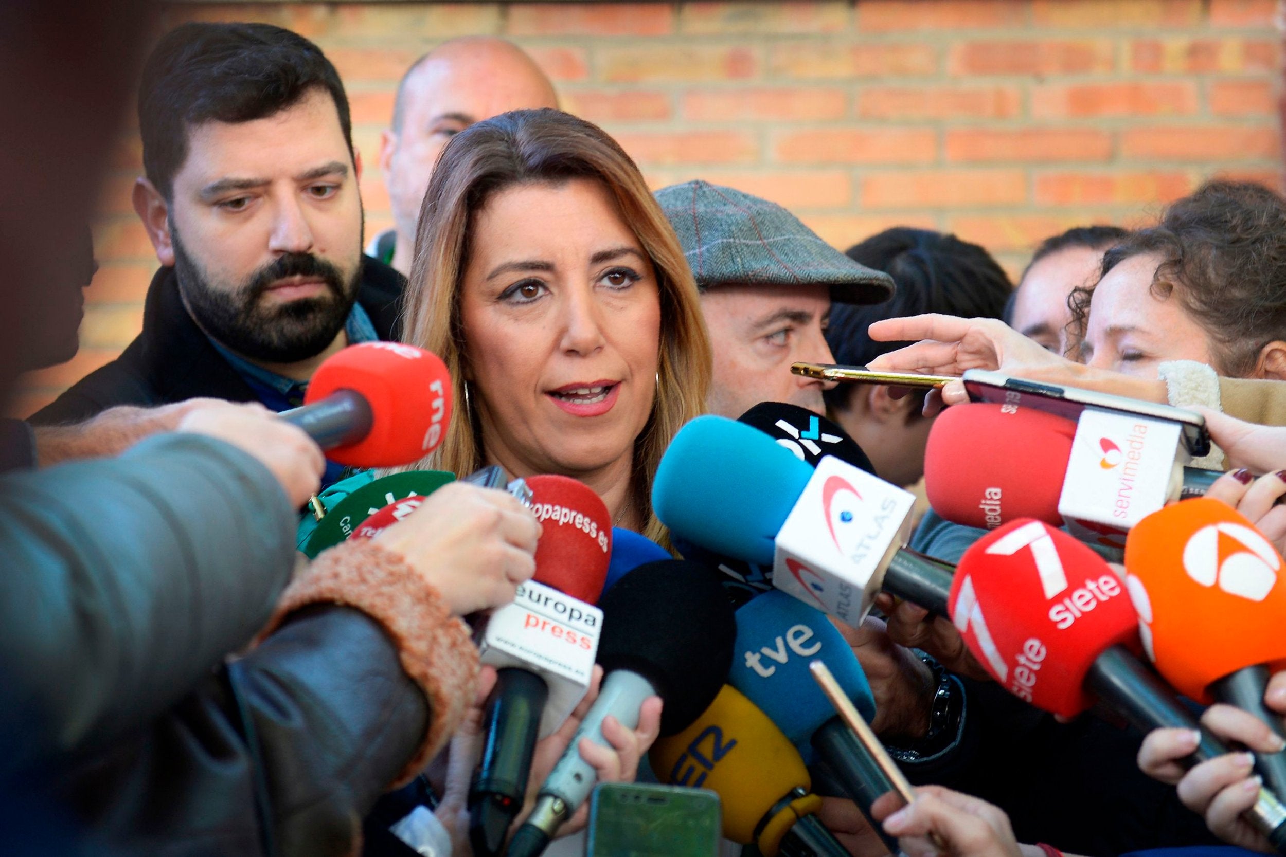 PSOE candidate and current Andalusian regional president Susana Diaz speaks to the press at a polling station in Sevilla (AFP/Getty)
