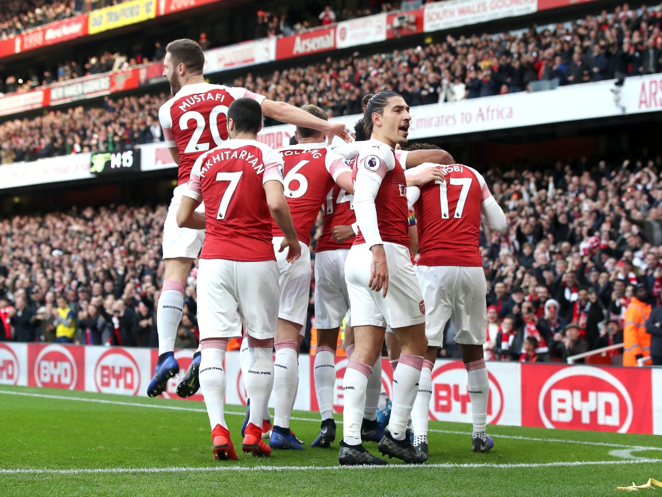 Arsenal head to Old Trafford in fine form