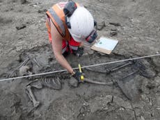 500-year-old skeleton wearing leather boots found in Thames