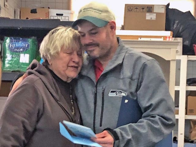 Kevin Booth with Sumner Community Food Bank director Anita Miller, who gave him a thank-you note and gift card as a reward for turning in $17,000