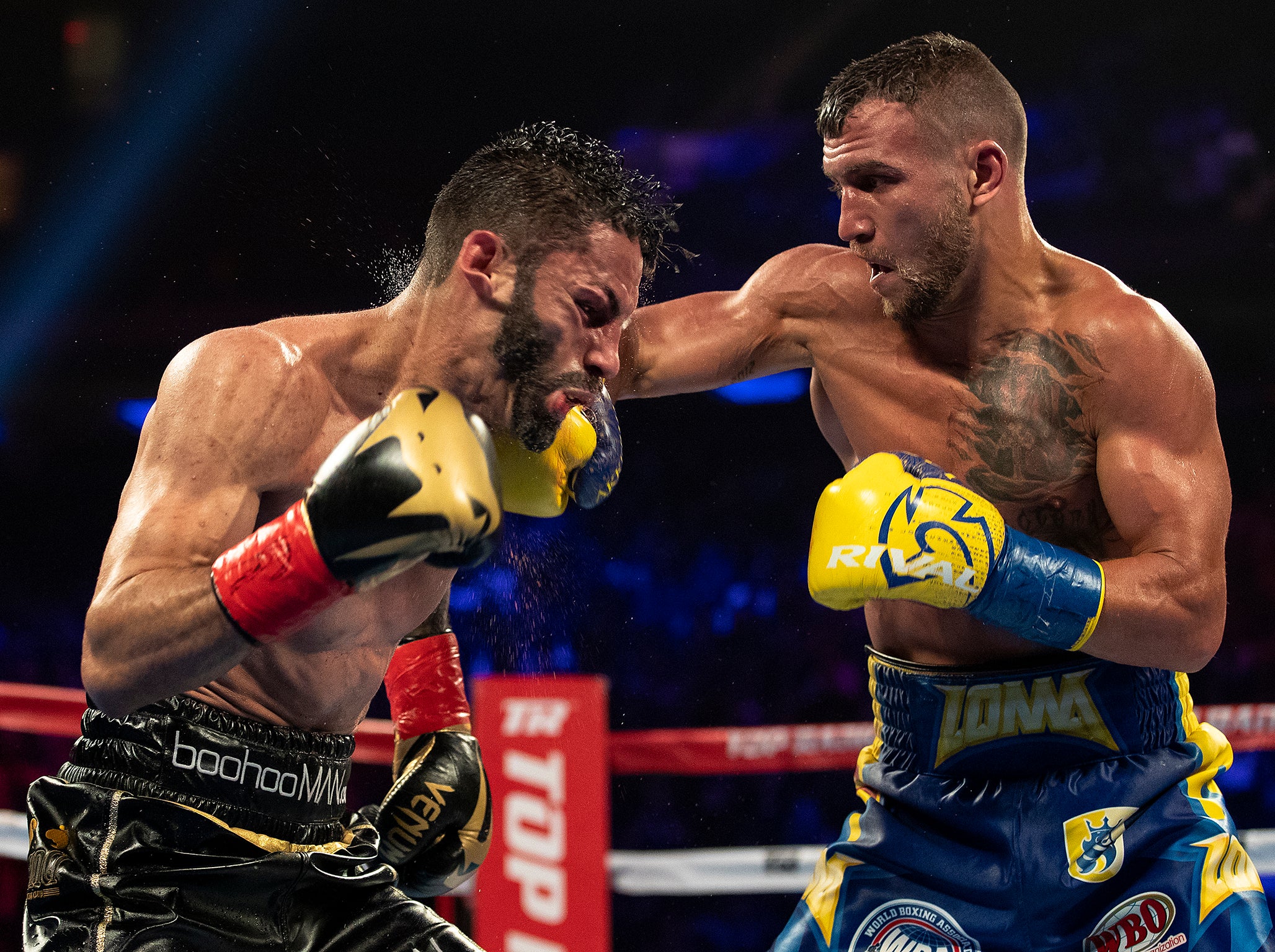 Vasyl Lomachenko roughs up Jorge Linares