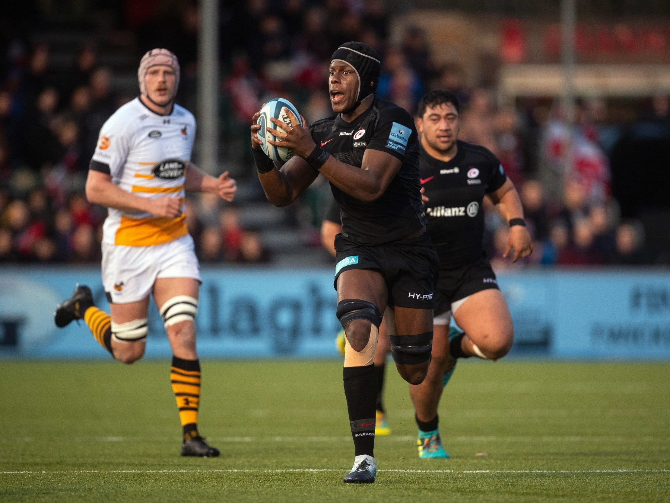Maro Itoje will miss several weeks after chipping his patella bone in his right knee