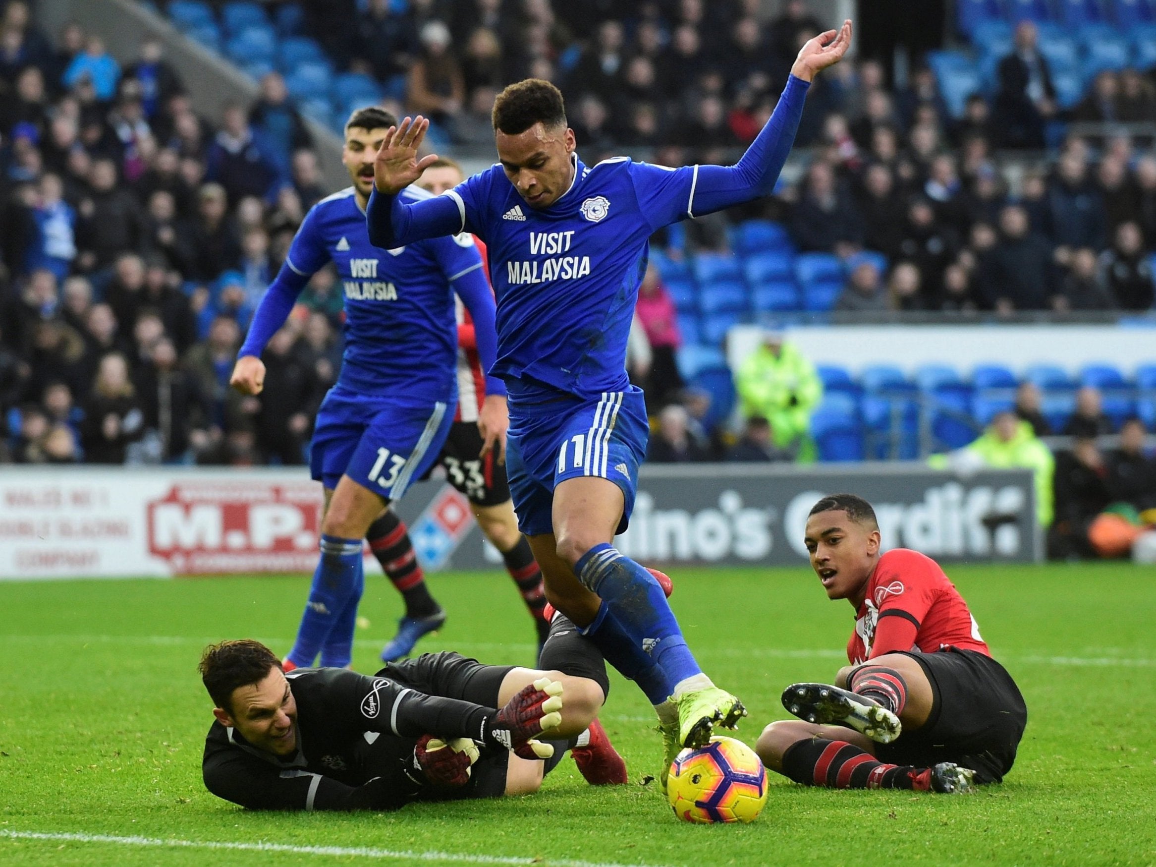 Alex McCarthy denies Cardiff's Josh Murphy