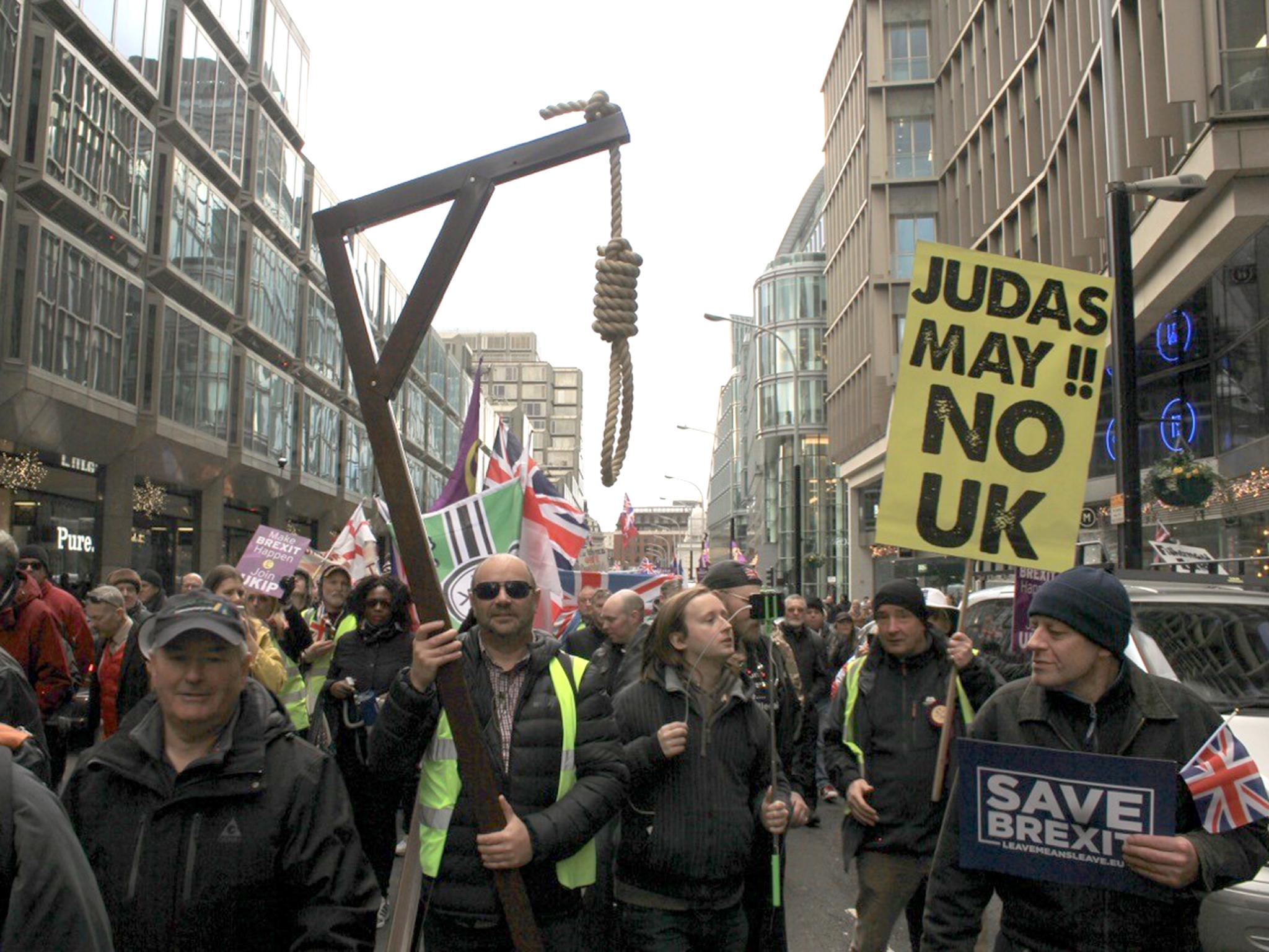 A noose seen in the crowd at a ‘Brexit betrayal’ march in December 2018