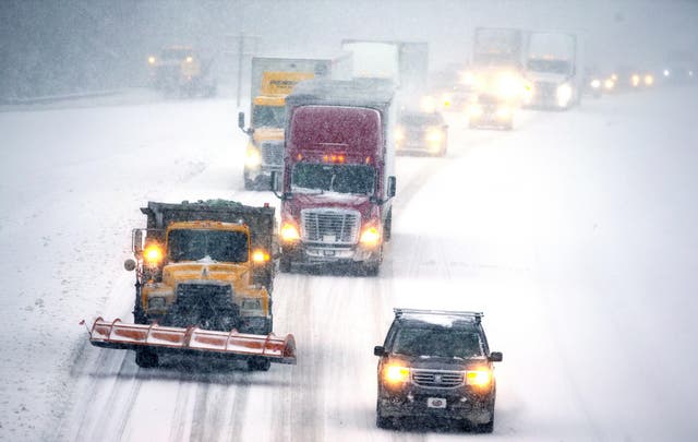 Snow pummels parts of Northeast; thousands without power