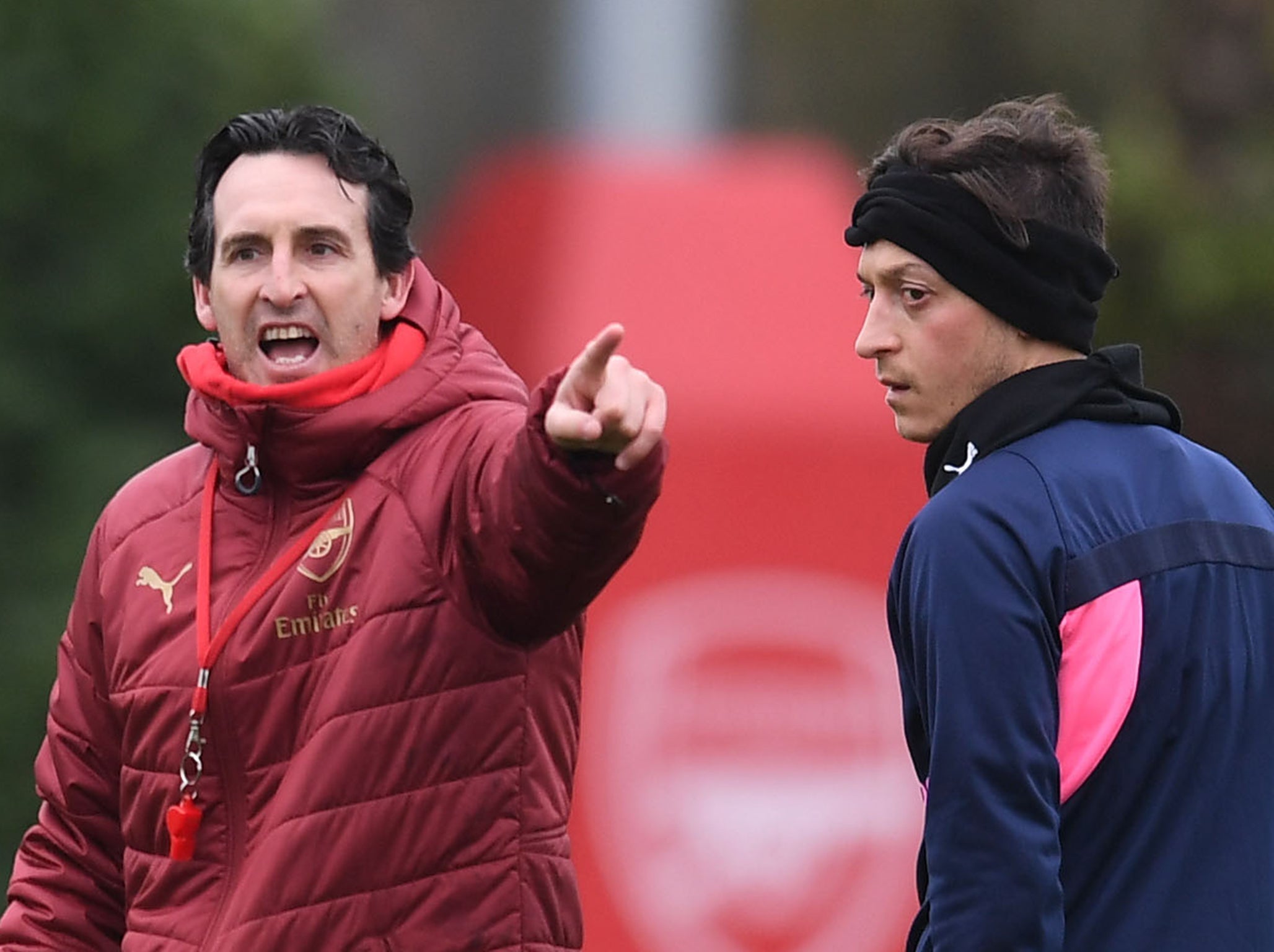 Unai Emery has not made a decision on Mesut Ozil