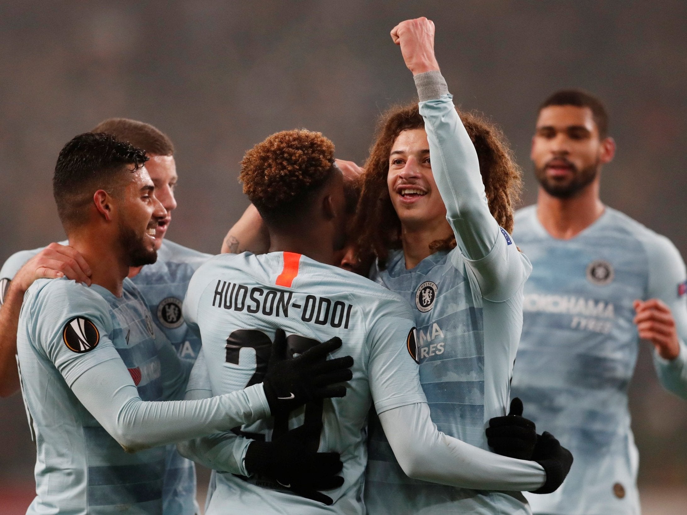 Chelsea celebrate Willian's opening goal