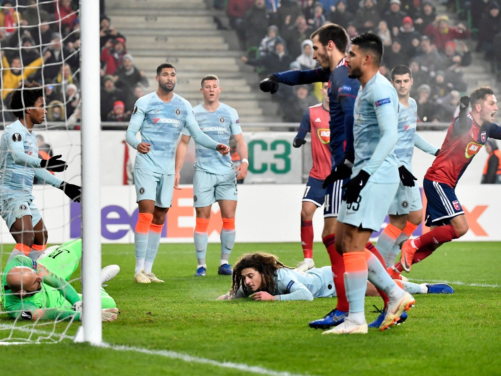 Ethan Ampadu, grounded, sees his diversion beat Willy Caballero