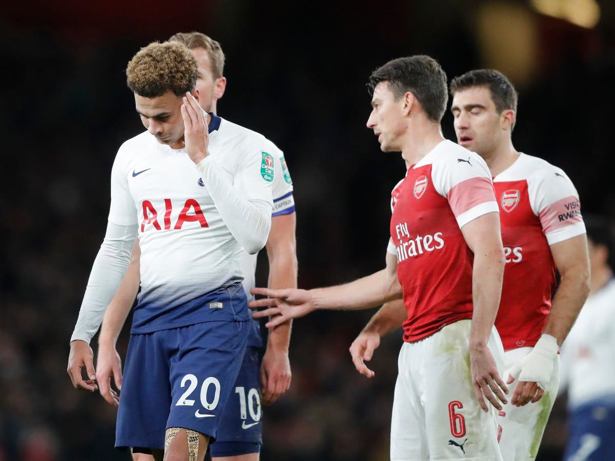 Arsenal vs Tottenham Dele Alli hit on head by bottle during Carabao