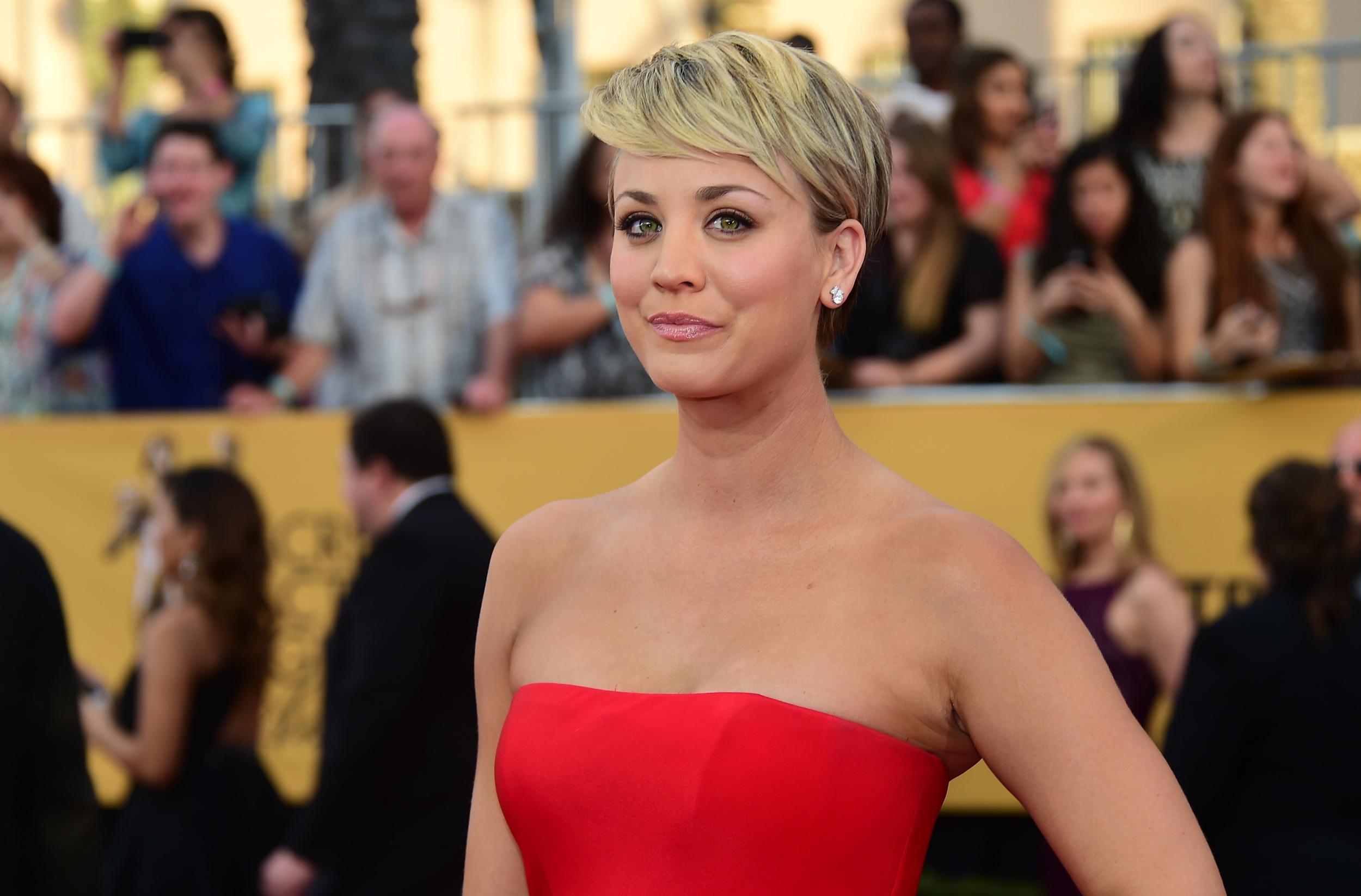 Big Bang Theory Star Kaley Cuoco Hits Back At Intrusive Pregnancy